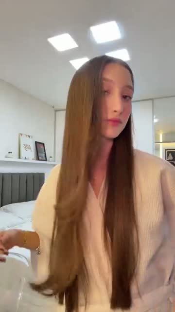 Vídeo de @carolzinhaas usando a Escova Modeladora GOKOCO