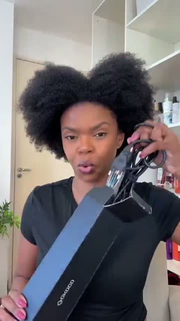 Vídeo de @tha.makeup usando a Escova Modeladora GOKOCO